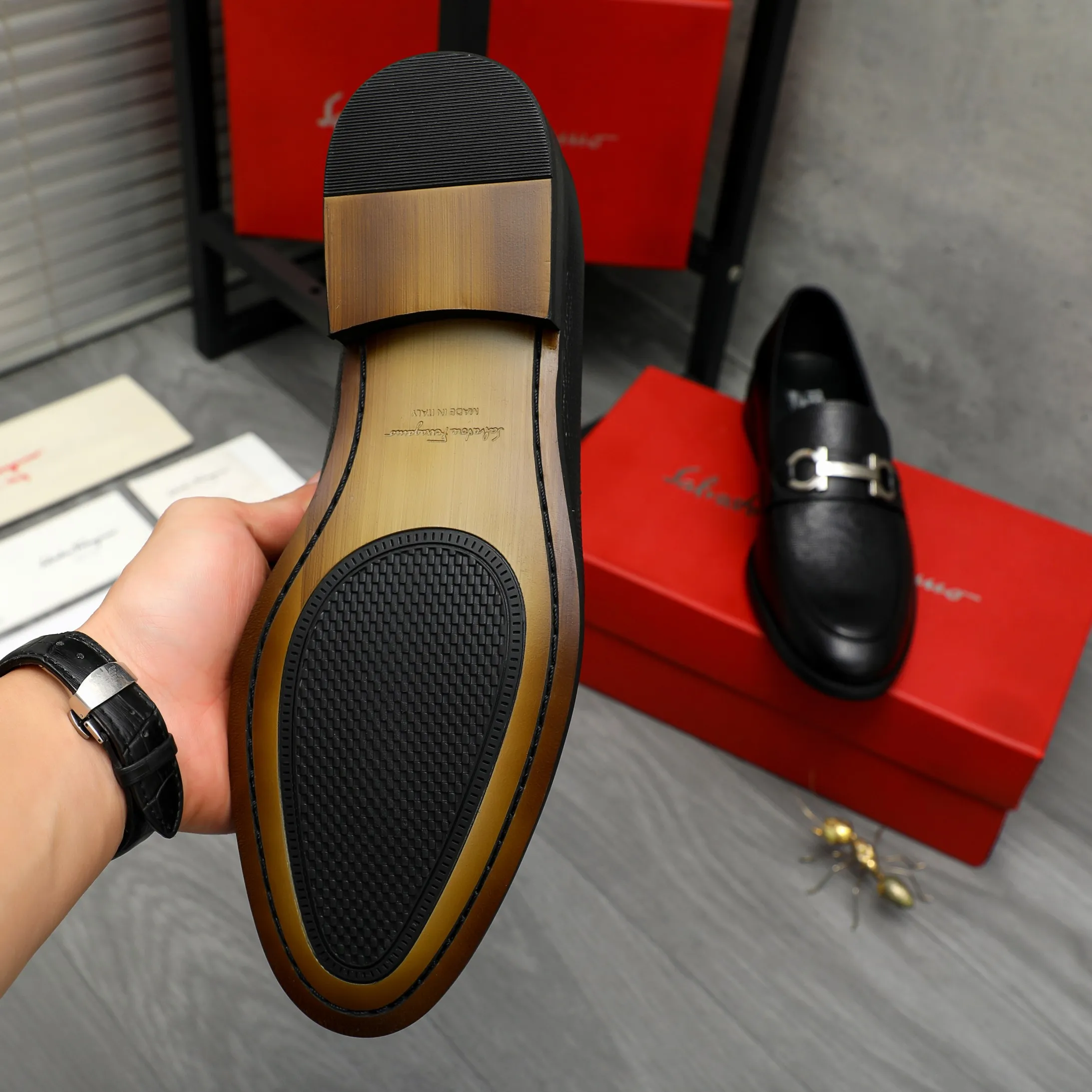Men's shoes 💰420 Product trademark: Ferragamo "Ferragamo" business slip-on leather shoes Regular size: 39-45 (38.46 custom-made, non-returnable) Product materials: Selected high-quality pebbled cowhide upper, sheepskin lining, original rubber outsole